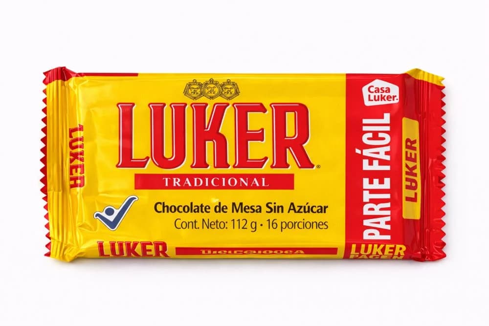 Empaque amarillo y rojo de chocolate de mesa Luker sin azúcar