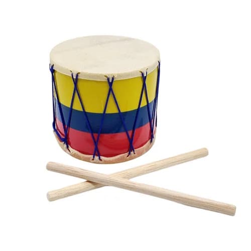Tambor pequeño de madera pintado con los colores amarillo, azul y rojo de la bandera de Colombia.