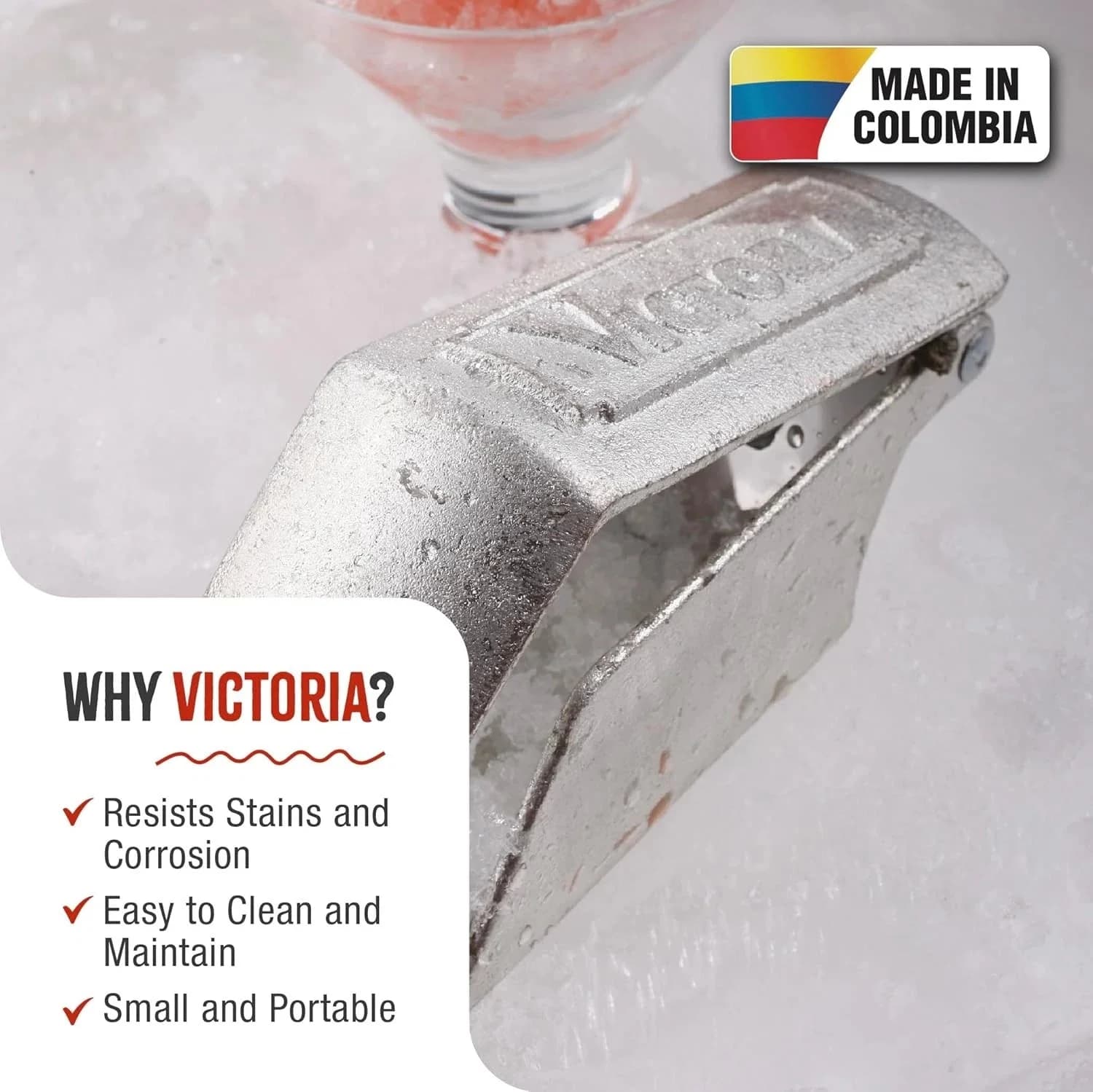 Raspahielo manual metálico para triturar hielo y preparar cholados.