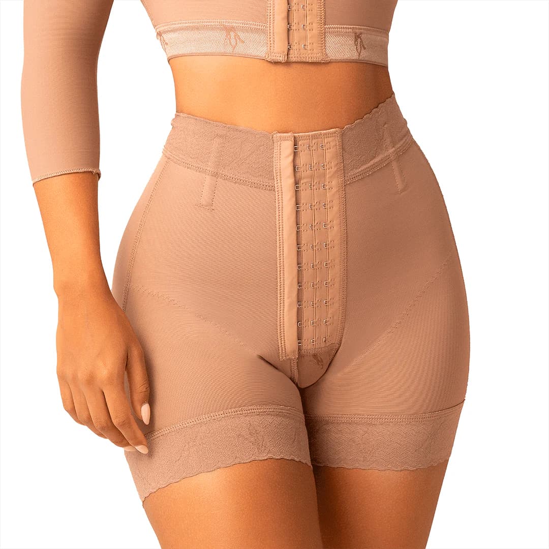 Short Hasta La Cintura Con Broches - Zarey
