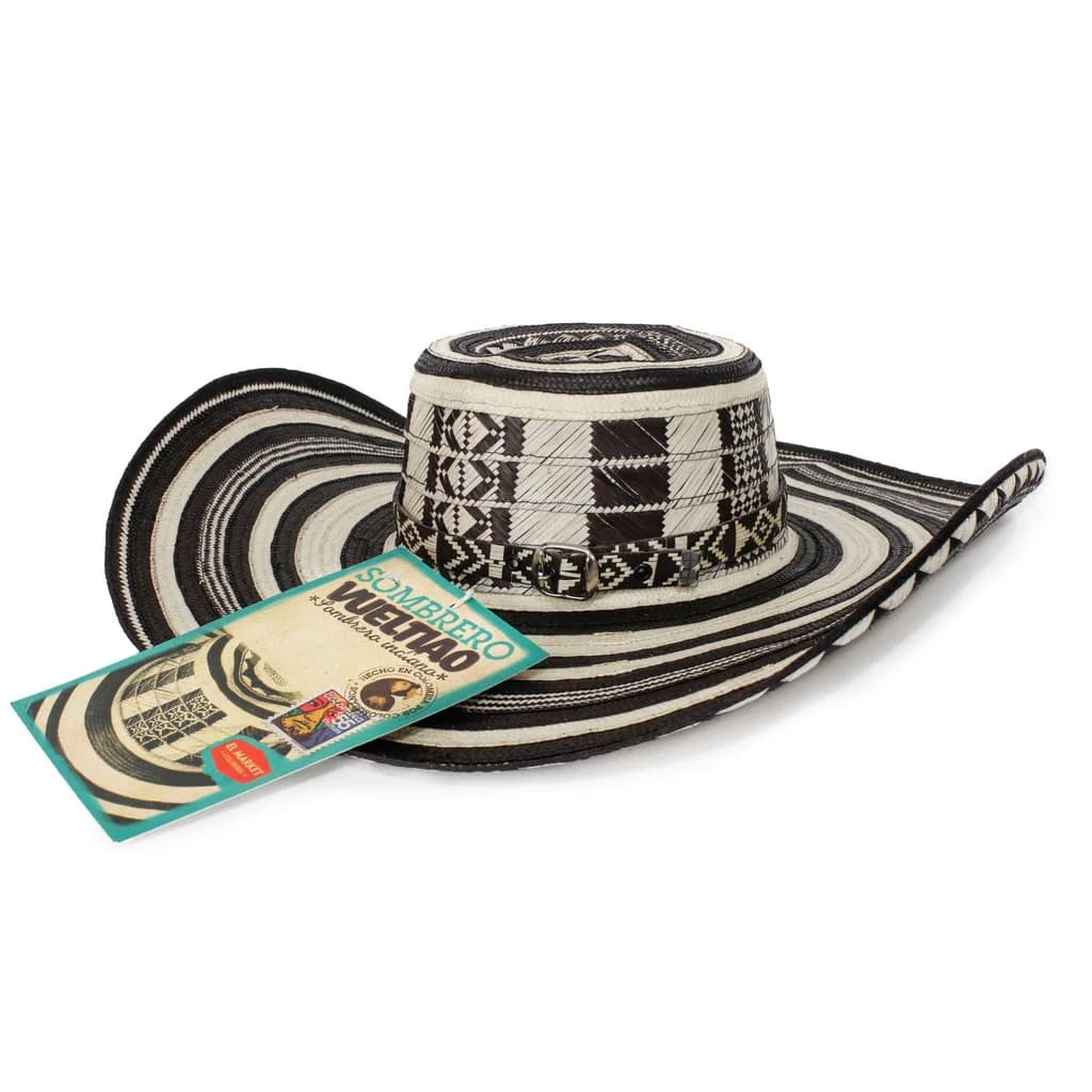 Sombrero vueltiao colombiano tejido con caña flecha en blanco y negro.